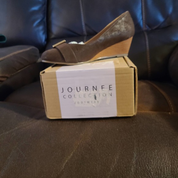 Brinley Co.Gael Faux Suede Buckle Detail Comfort-Sole Wedges Brown, 8.5  US - Picture 3 of 4